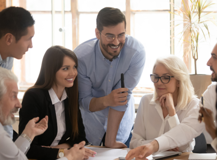 Werkgevers, gooi belemmerende gedachten en overtuigingen overboord en behoud oudere werknemers voor de arbeidsmarkt
