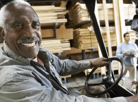 Via 65plus werken in de logistiek